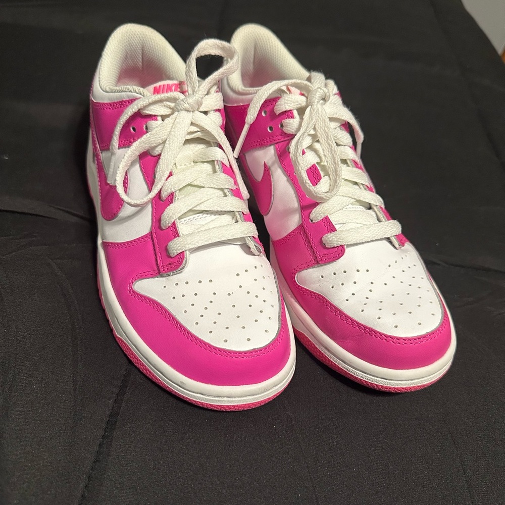 Nike fuchsia Dunks